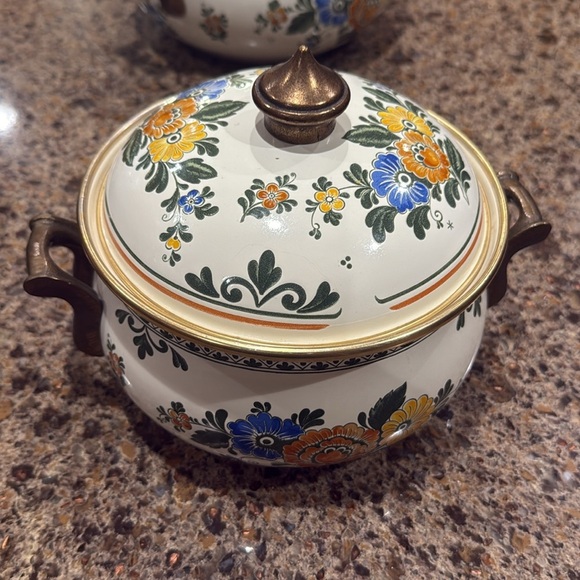 Vintage Asta Germany Enamel Cookware 2 Pot 8.5” and 7” Diameter Floral Pattern - Picture 8 of 9
